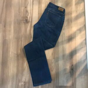 Levi’s, Women’s Size 10, Medium to Dark Wash, Straight Leg Jean